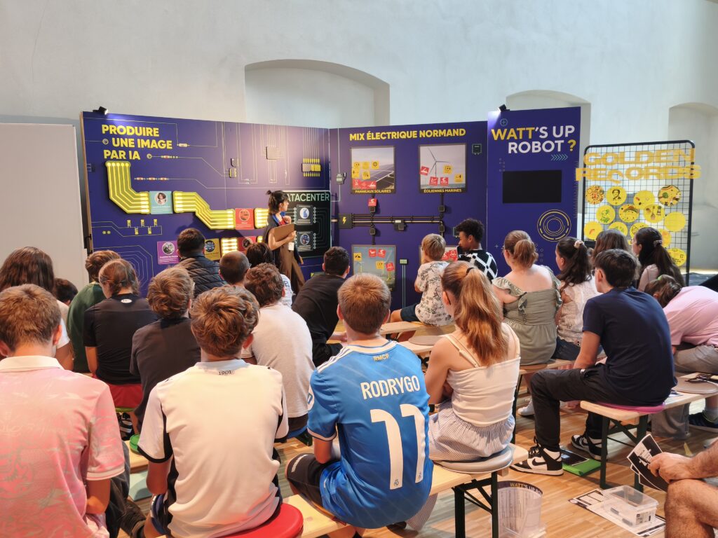 Des collégiens participent à l'atelier Watt's up Robot. - Agrandir l'image, fenêtre modale