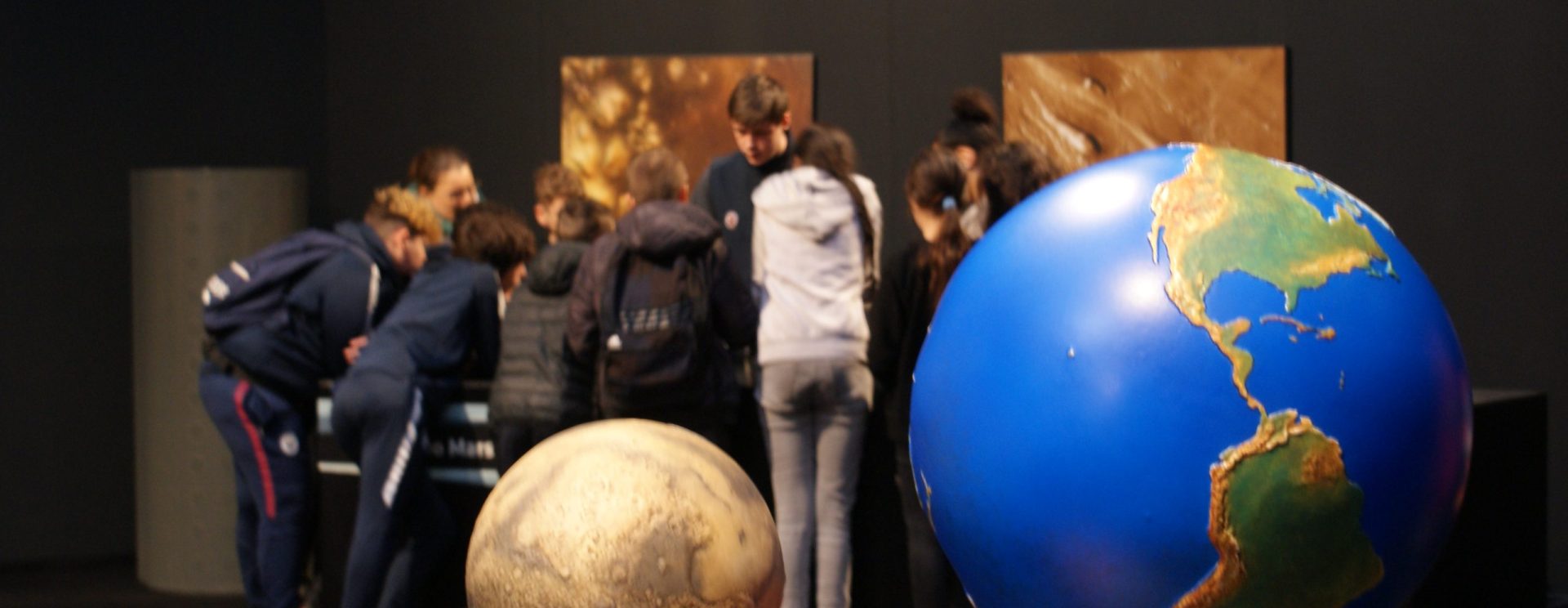 Photo d'un groupe d'élèves durant un atelier animé par SAN