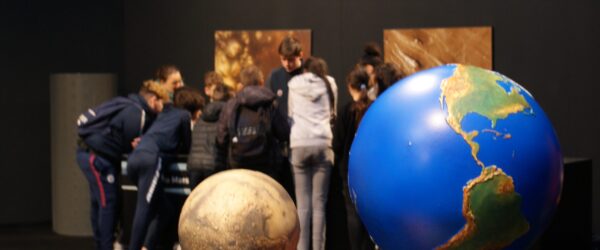 Photo d'un groupe d'élèves durant un atelier animé par SAN