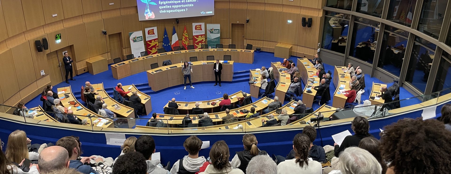 Photo d'une conférence des forums régionaux du savoir à l'hotel de région de rouen