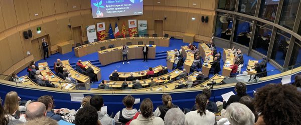 Photo d'une conférence des forums régionaux du savoir à l'hotel de région de rouen