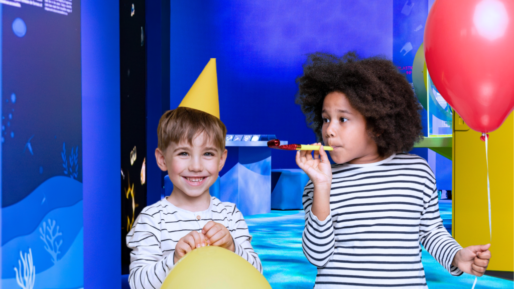 Photo d'enfants fêtant leur anniversaire à l'Atrium de Rouen - Agrandir l'image, fenêtre modale