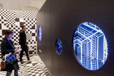 Photo de l'expo IA "Double Je" - Agrandir l'image 3 sur 5, fenêtre modale