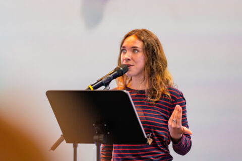 conférencière lors de sa présentation